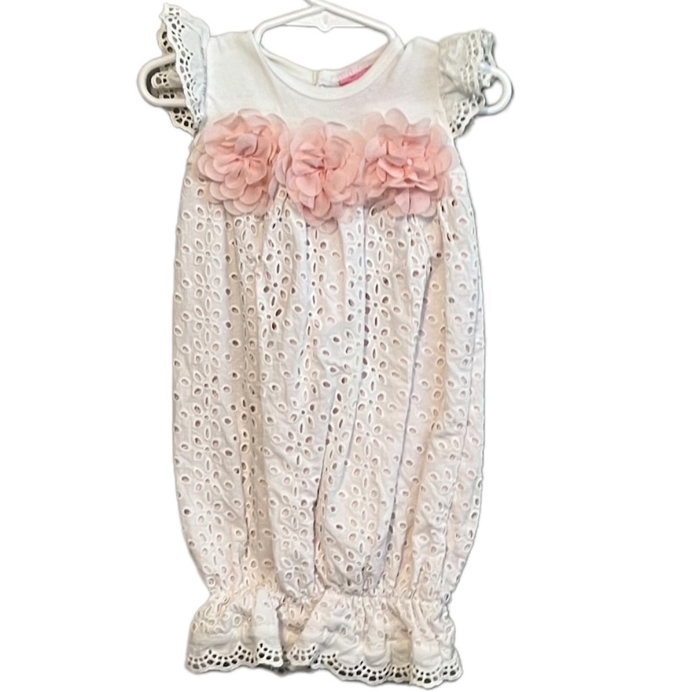 PURRFECT WHITE EYELET ROMPER‎ WITH PINK FLOWERS
